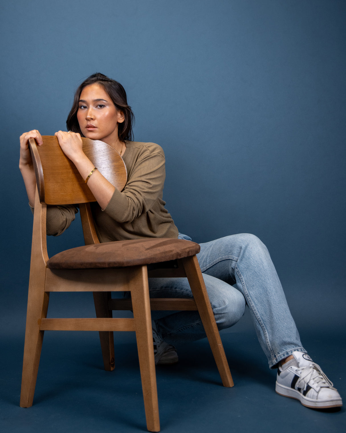 Maro | Massivholzstuhl mit gepolsterter Sitzfläche