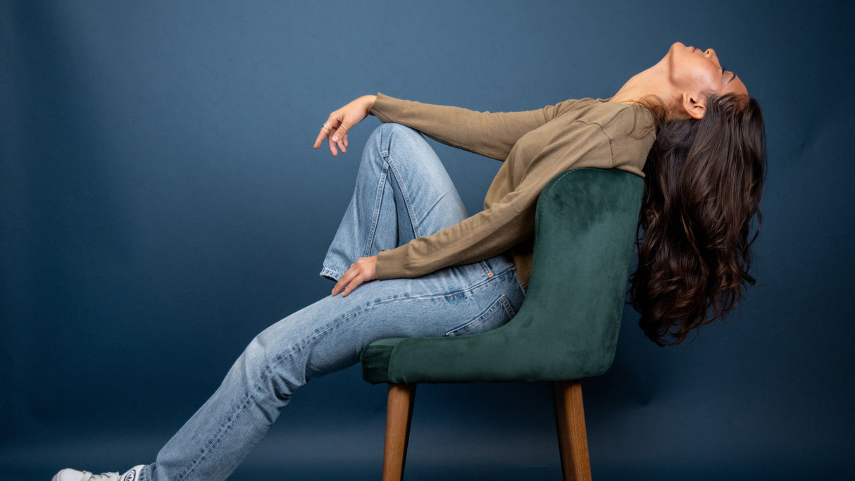 Norberto | Polsterstuhl mit Samtbezug und Massivholzbeinen